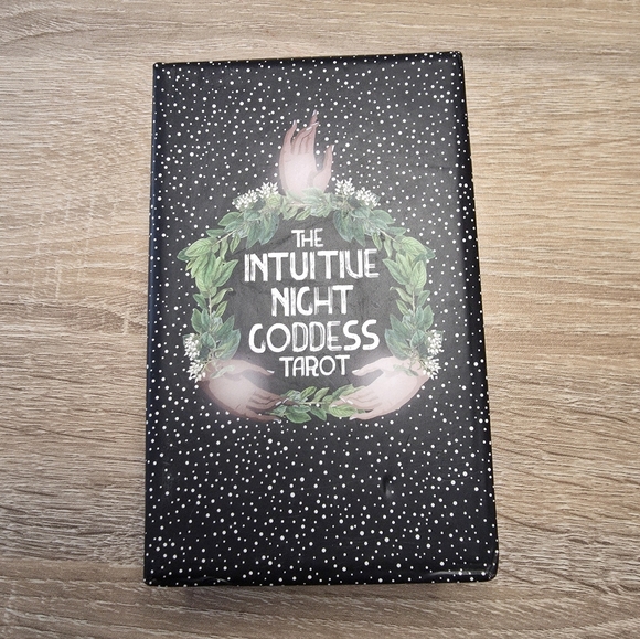 The Intuitive Night Goddess Tarot - Picture 3 of 4